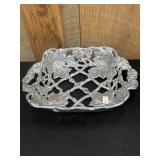 Arthurs Court Casserole Holder Grapevine