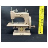 Childs Singer Model 20 Sew Handy Machine 1950's