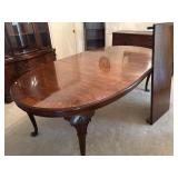 Very Nice Dining Table W/ 2 Leaves 111' Fully Ext