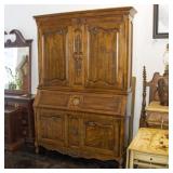 Henredon French Provincial Walnut Buffet Louis XV