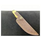 Damascus Steel Knife With Decorative Wooden Handle