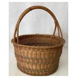 Wicker Basket with Wooden Base and Handle, 8.5 x 1