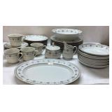 China Set with 40 Pieces Featuring Floral Pattern