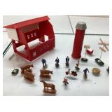 Train Set Accessories with Farm Figures and Barn S