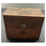 Vintage Wooden Recipe Box Approximately 4 x 6 Inch