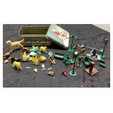 Lot Including Small Figurines and Accessories in T