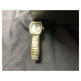 Ladies Quartz Wristwatch with Rhinestone Bezel and