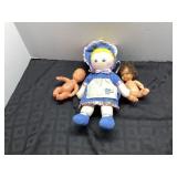 Blue Bonnet Doll With Two Smaller Dolls