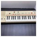 Casio Casiotone MT-40 Keyboard Synthesizer