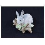 Lladro #4773 BUNNY RABBIT EATING Porcelain Figure