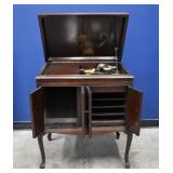 1904 Mod VV-210 Victor Victrola with 78rpm Records