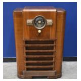 Art Deco 1940 Zenith 10S464 Console Radio