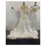 Vintage Wedding Dress W/Head Piece