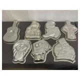 7 Wilton Aluminum Baking Pans