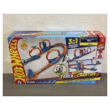 Mattel Hotwheels Track Creator Set NWT