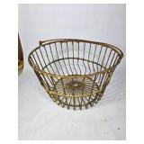 Metal Wire Egg Basket with Circular Base