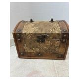 Vintage Small Wood Chest no Handle