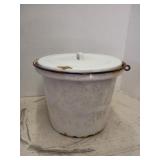 Enamel ware pot with lid