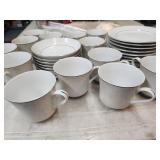 Crown Lovelace China no Dinner Plates