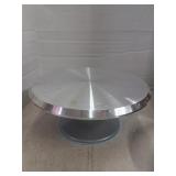 Cake decorating spinner