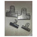 Ball bearing clips