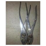 2 pair of pliers