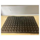 Black rubber bubble mat