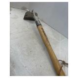 Truper Classic gardening hoe