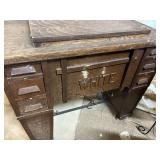 Vintage White Sewing Machine canï¿½t figure out how