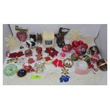 Enesco Box, Ornaments