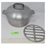 WagnerWare Magnalite Dutch Oven