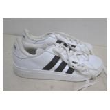 GUC WOMENS ADIDAS SHOES SIZE 7.5