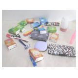 LOT VARIOUS PERSONAL ITEMS: WALLET, KLEENEX, ECT.