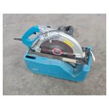 Makita 5402NA 16-5/16' Circular Saw Powers On