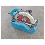 Makita 5402NA 16-5/16' Circular Saw Powers On