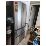 Haier Refrigerator Freezer 71'x28'x26.5'