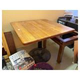 Wood Top Pedestal Table 29'x36'x36'