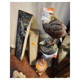 Pedestal Hard Plastic, Ceramic Shelf, Eagle Statue
