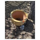 Ceramic Flower Pot 17'x23'