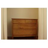 Dresser With 4 Drawers