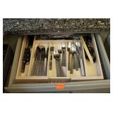 Silverware, Knives - Contents of Drawers
