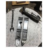 Brackets, Sander, Wrench