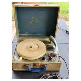 VINTAGE SYMPHONIC PORTABLE RECORD PLAYER MODEL 813