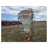 2.5T feed bin w/ auger