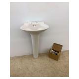 Mancesa Pedestal Sink with Hardware