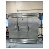 True T-72 Three-Door Commercial Refrigerator ... 78 x 78 x 30 Inches ... Motor runs but does not cool