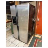 General Electric Side-by-Side Refrigerator ... 68 x 36 x 30