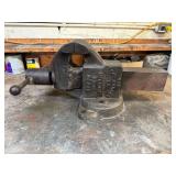 The Chas. Parker Co. Bench Vise ... 22 Inches Long ... We could not get this vise to open