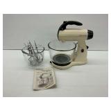Sunbeam Mixmaster Stand Mixer with Bowl & Attachments... works