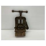 NYE Pipe Vise with Wooden Base
